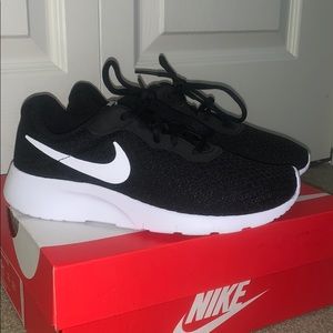 *BRAND NEW* boys nike shoes